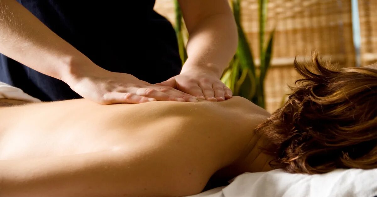 Private massage lesson. Мадера массаж. Классический массаж картинки. Массаж спины красивое фото. Французский массаж спина.