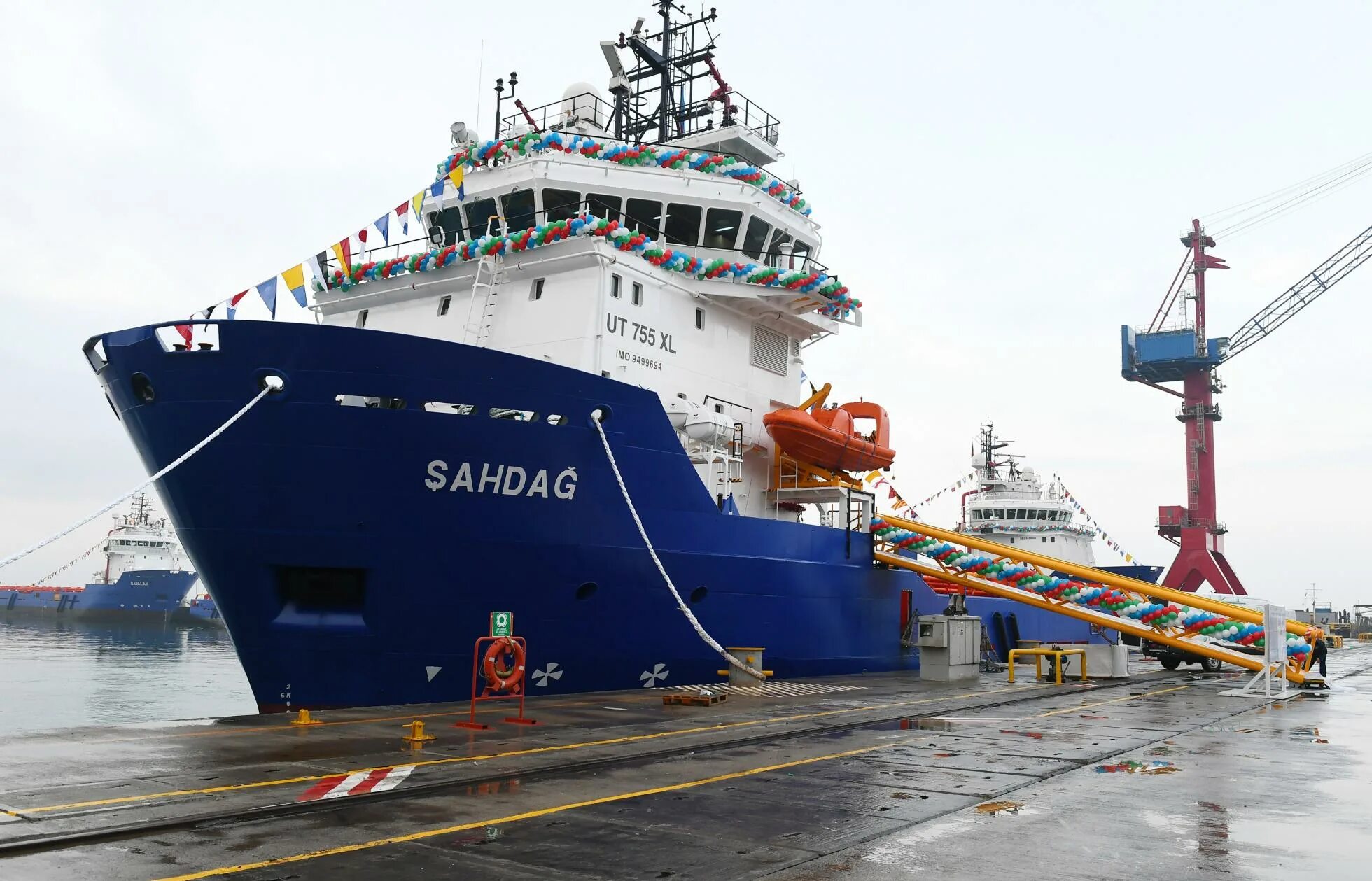 Baku shipyard паром. Пассажирский теплоход азербайджан. Baku shipyard паром. Судно азербайджан танкер. Паром зарифа алиева.