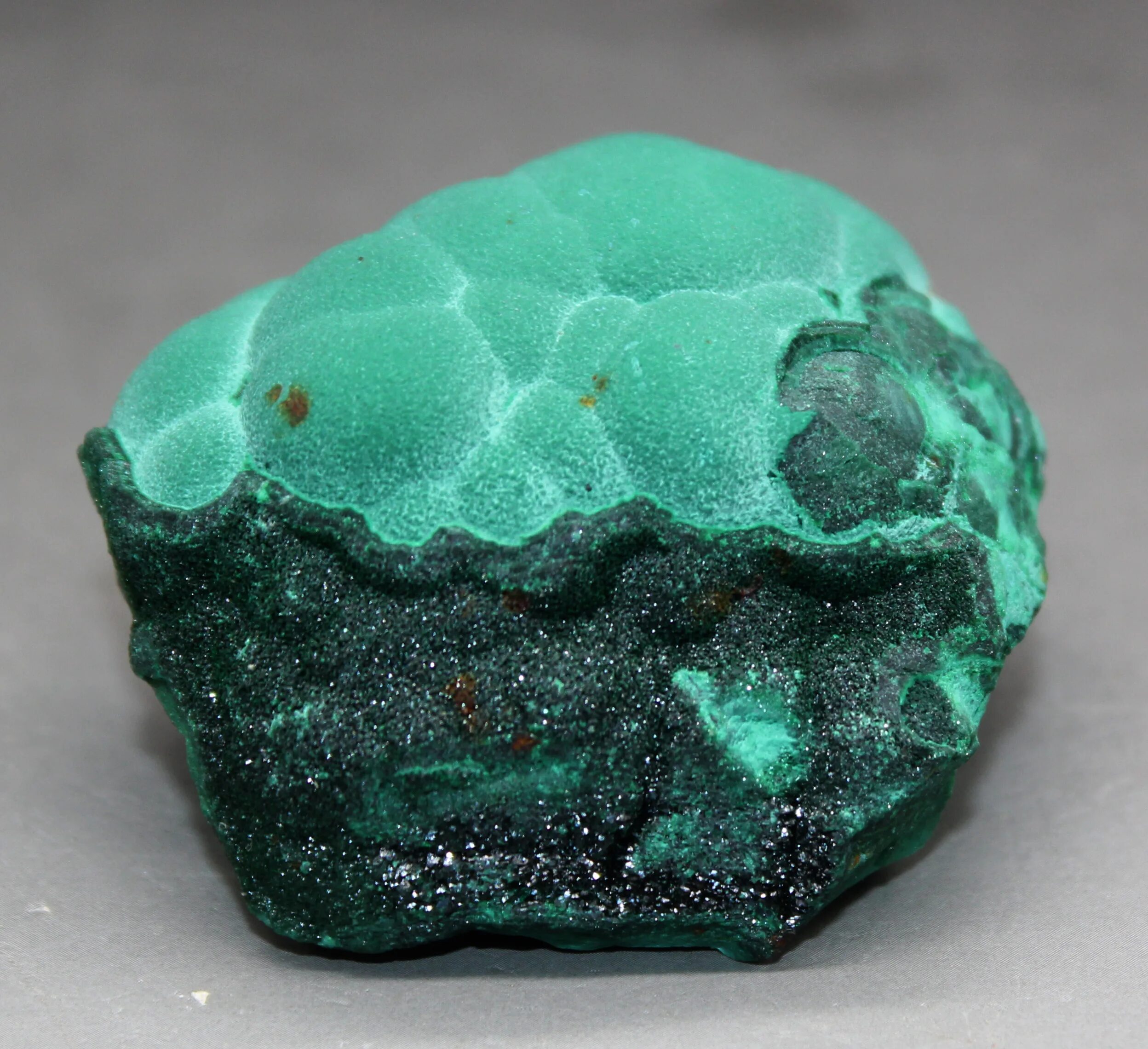 Минерал зелено голубого цвета. Грин Дорлинг камень зелёный. Малахит и изумруд. Нефрит малахит изумруд. Изумруд и Кристалл и малахит.