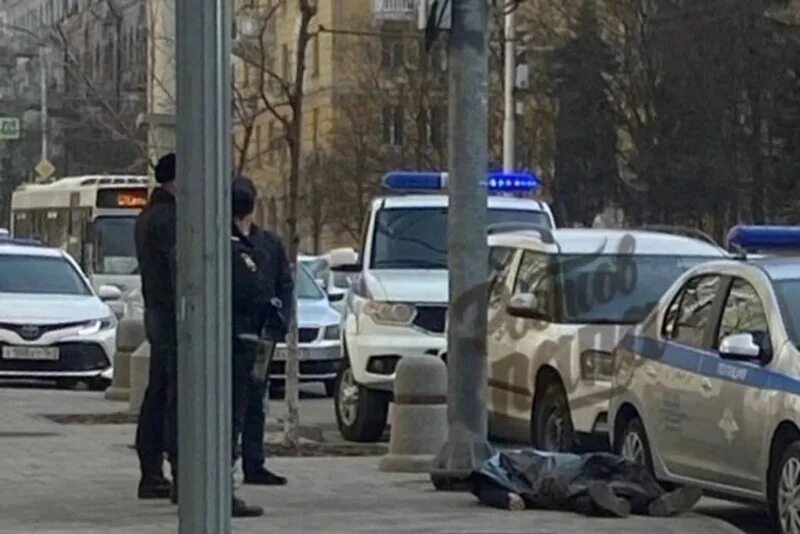 в ростове скончался. скорая медицинская помощь ростов на дону. чп новочеркасск девочка выпала из окна. подростки врезались в дерево ростове. скорые ростовской области.