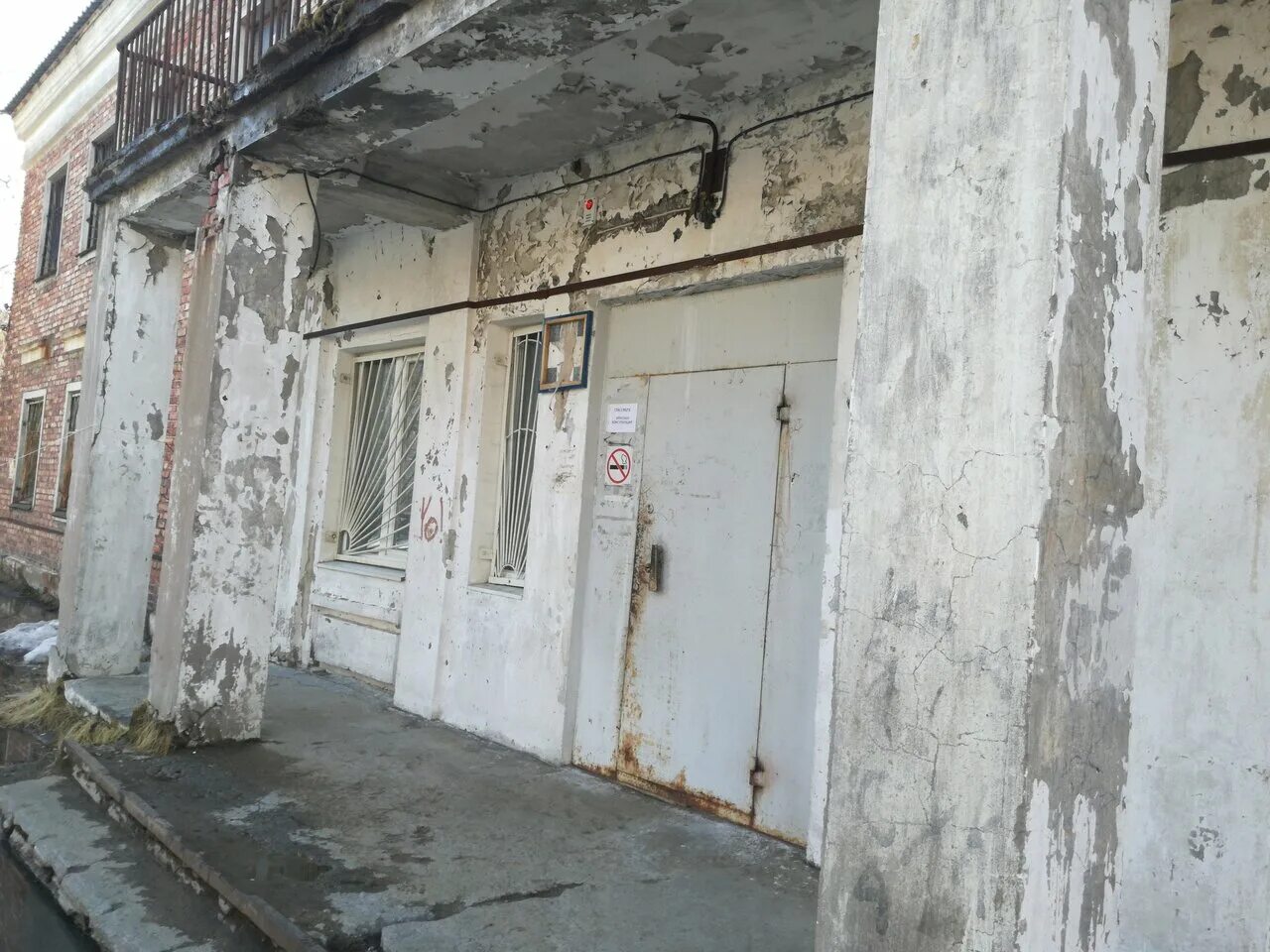 мончегорская центральная районная больница. мончегорск больница телефоны. поликлиника мончегорск фото. мончегорск больница телефоны. центральная больница мончегорск.