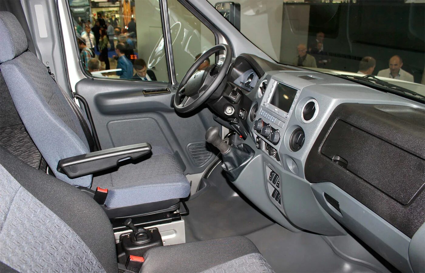 Газон некст кабина внутри. Урал некст 4х4 салон. Урал некст кабина внутри. Урал некст тягач кабина. Урал некст 6х6 самосвал салон.