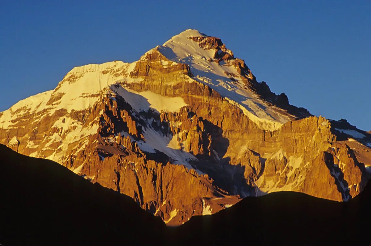 Горы являющиеся естественным. Горы Анды вершина гора АК. Чили Аконкагуа. Аконкагуа горные вершины. Южная Америка вершина гора Аконкагуа.