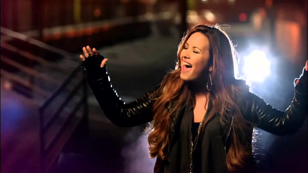 Деми ловато 1995. Деми ловато 2007. Ловато клип. Demi lovato neon lights. Деми ловато 2022.