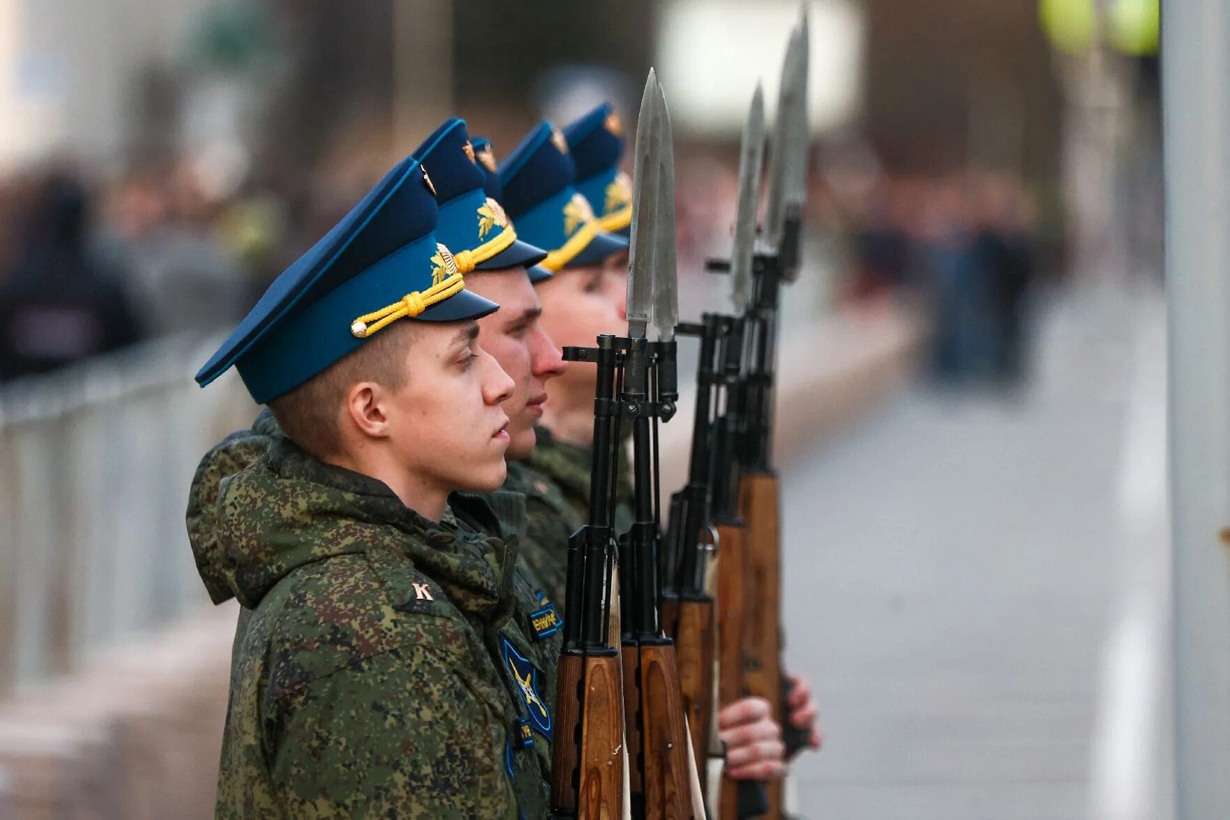 Прямой эфир парада 9 мая. Парад Победы 2022 Красноярск. Парад 9 мая в Красноярске 2022 года. Парад 9 мая Красноярск. Трансляция парада 9 мая красная площадь.