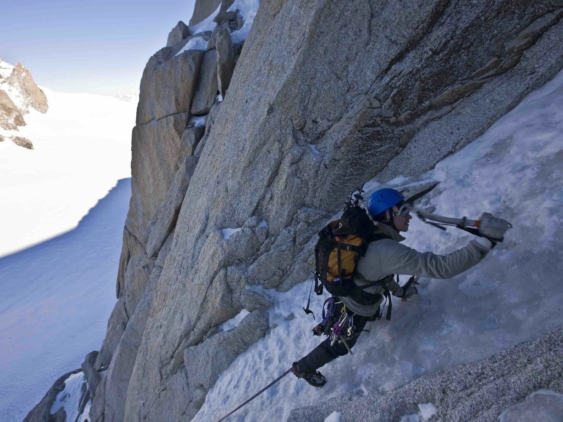 They climb like. Высокогорный альпинизм. Восхождение на гору. Альпинисты в горах. Горный туризм.