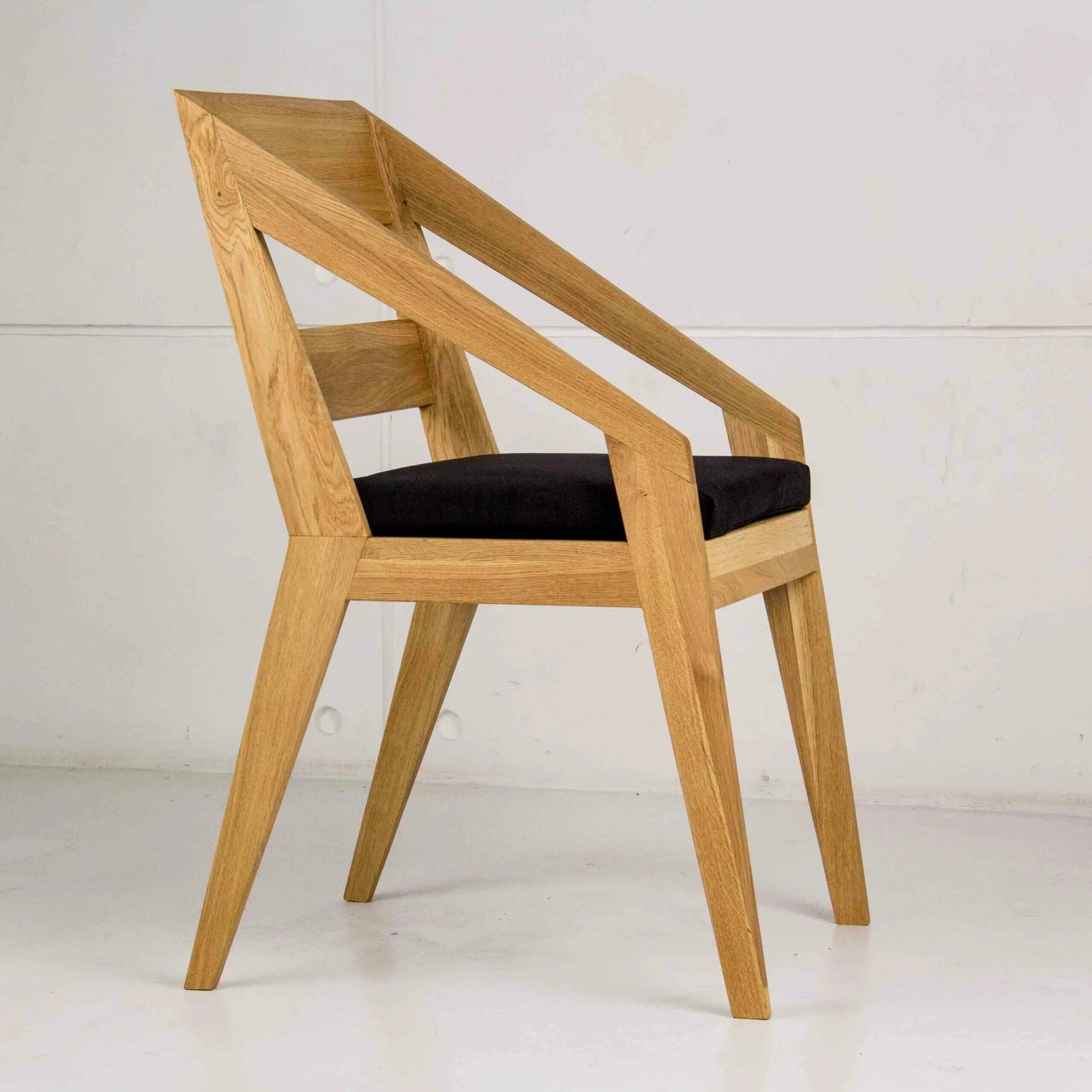 Wooden chair. Стул Сканди дерево. Стул деревянный дизайнерский. Дизайнерские стулья из дерева. Стул дерево дизайнерский.