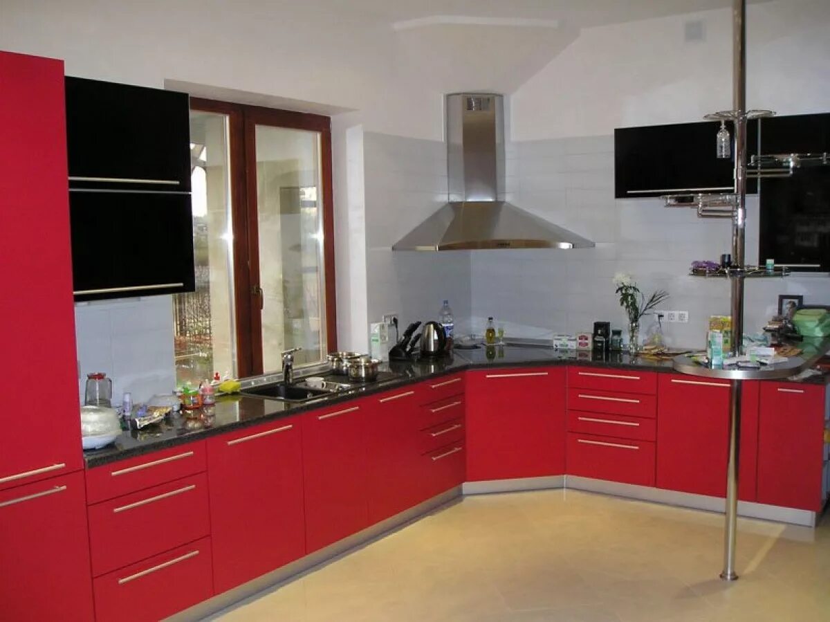 покрасить глянцевый кухонный гарнитур. покрасить глянцевый кухонный гарнитур. современные кухни с крашенными фасадами. крашенные фасады для кухни. крашенная кухонная мебель.