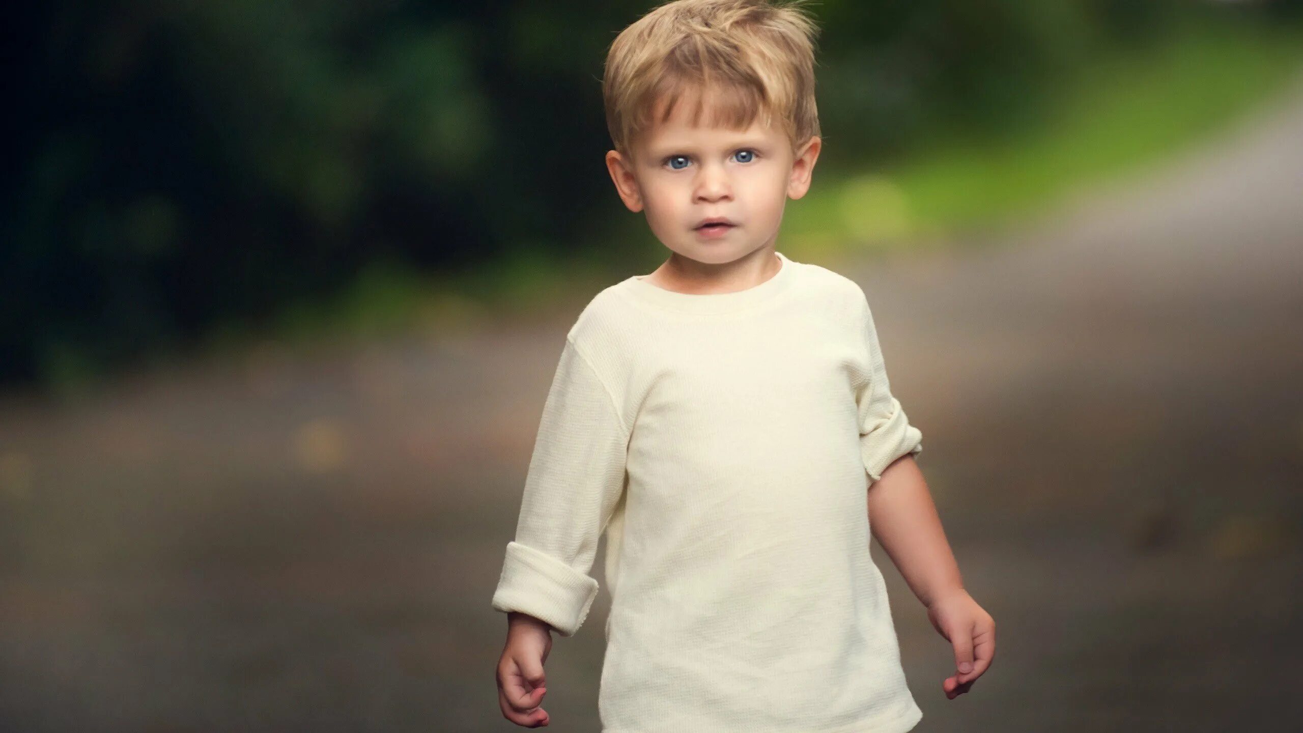 шон эстин балбесы фильм 1985. два друга мальчика. обои shadow boy. найдите 4 спрятавшихся мальчиков - курильщиков. балбесы 1985.