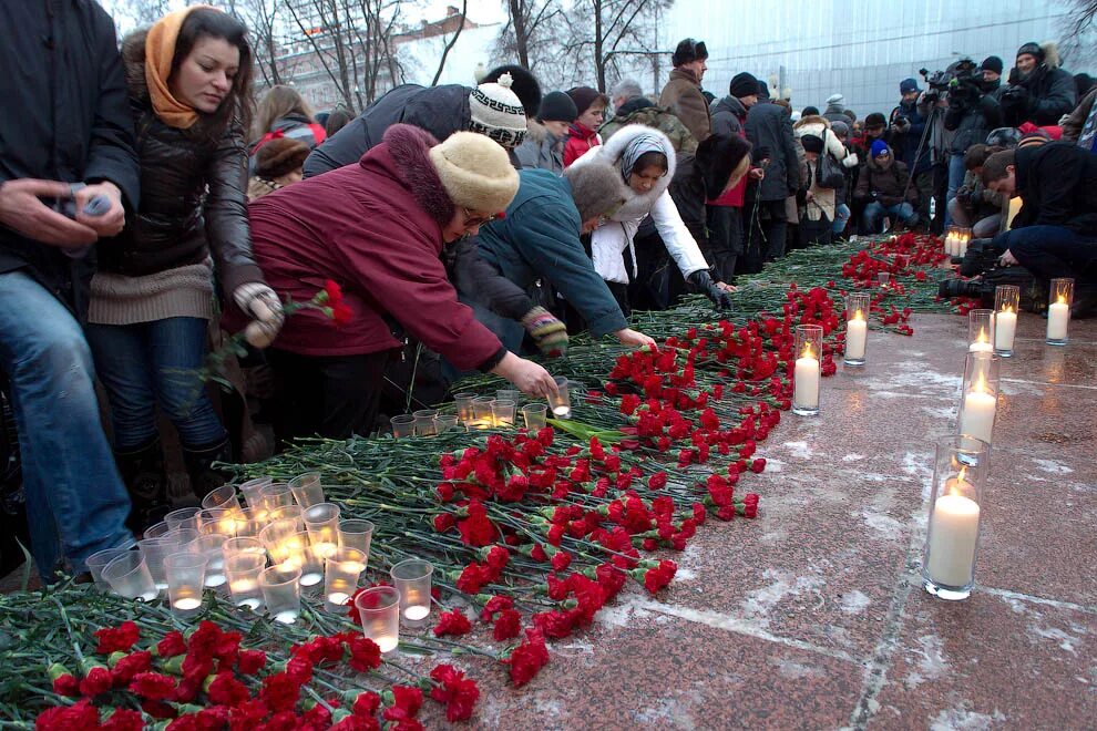 Самый крупный по жертвам теракт в россии. Жертвы теракта Домодедово 2011. Террористический акт в Домодедово.