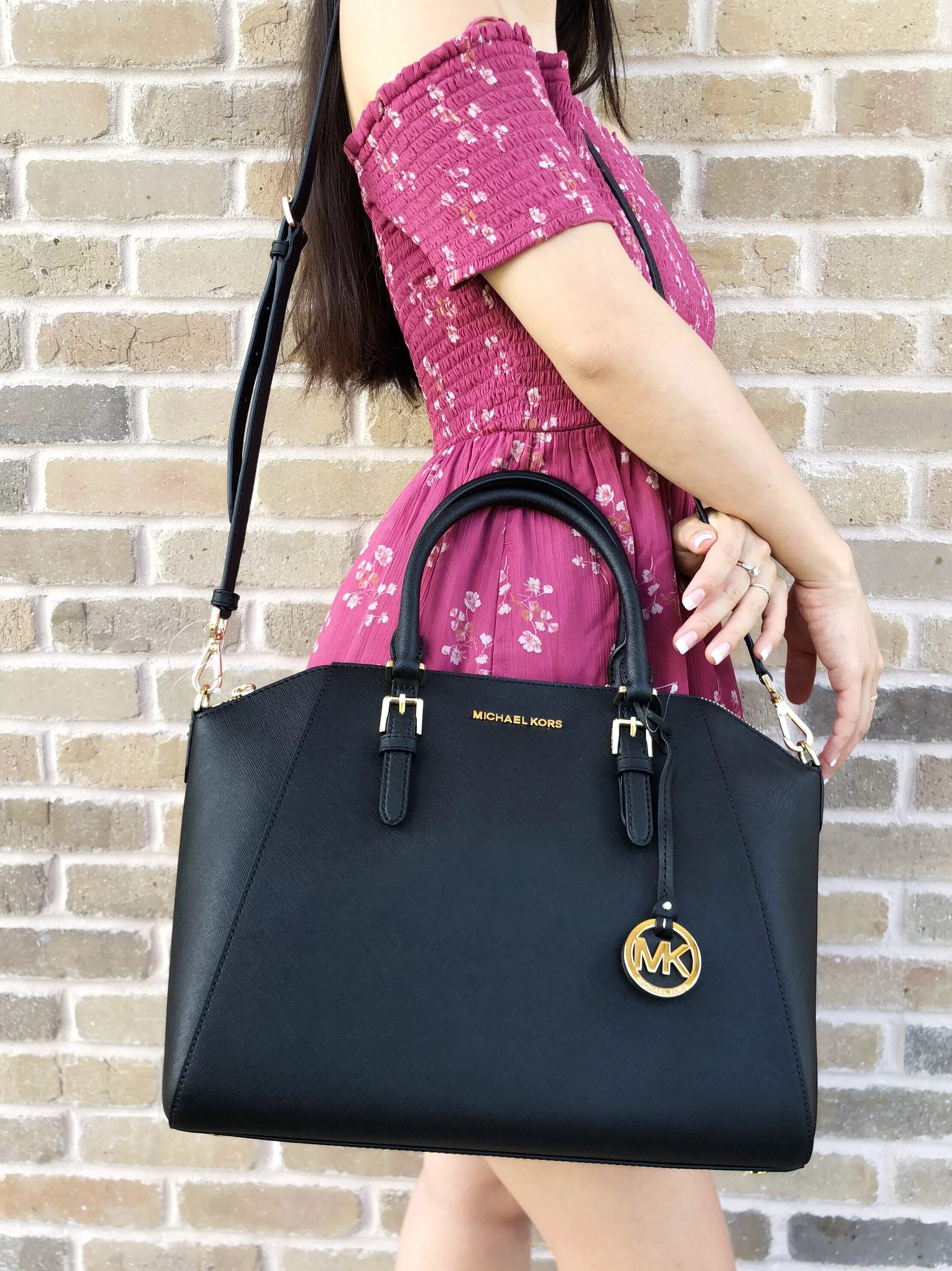 30s4gtvs6l i-1506 michael kors sutton medium. Сумка michael kors hamilton a-1005. Michael kors large. Michael kors satchel сумка. Michael kors large.