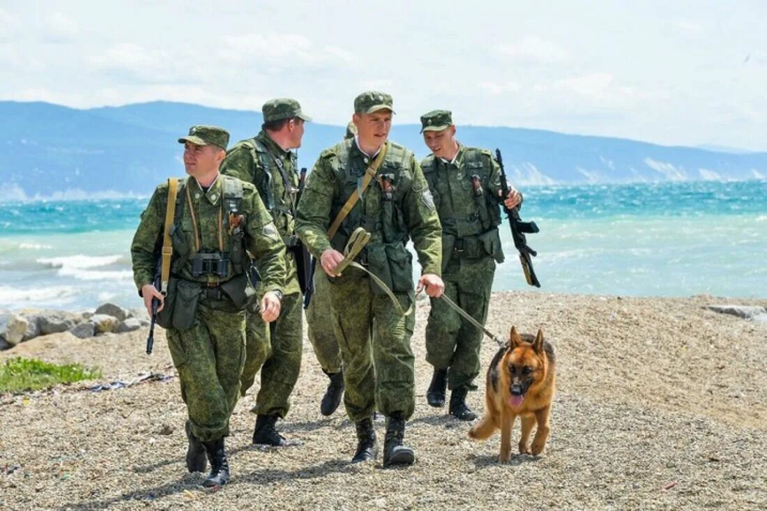 Пограничная служба россии сайт. Военная служба в пограничных войсках Федеральной пограничной службы. Пограничник российские войска пограничные войска России.