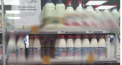 В магазине продается разное молоко