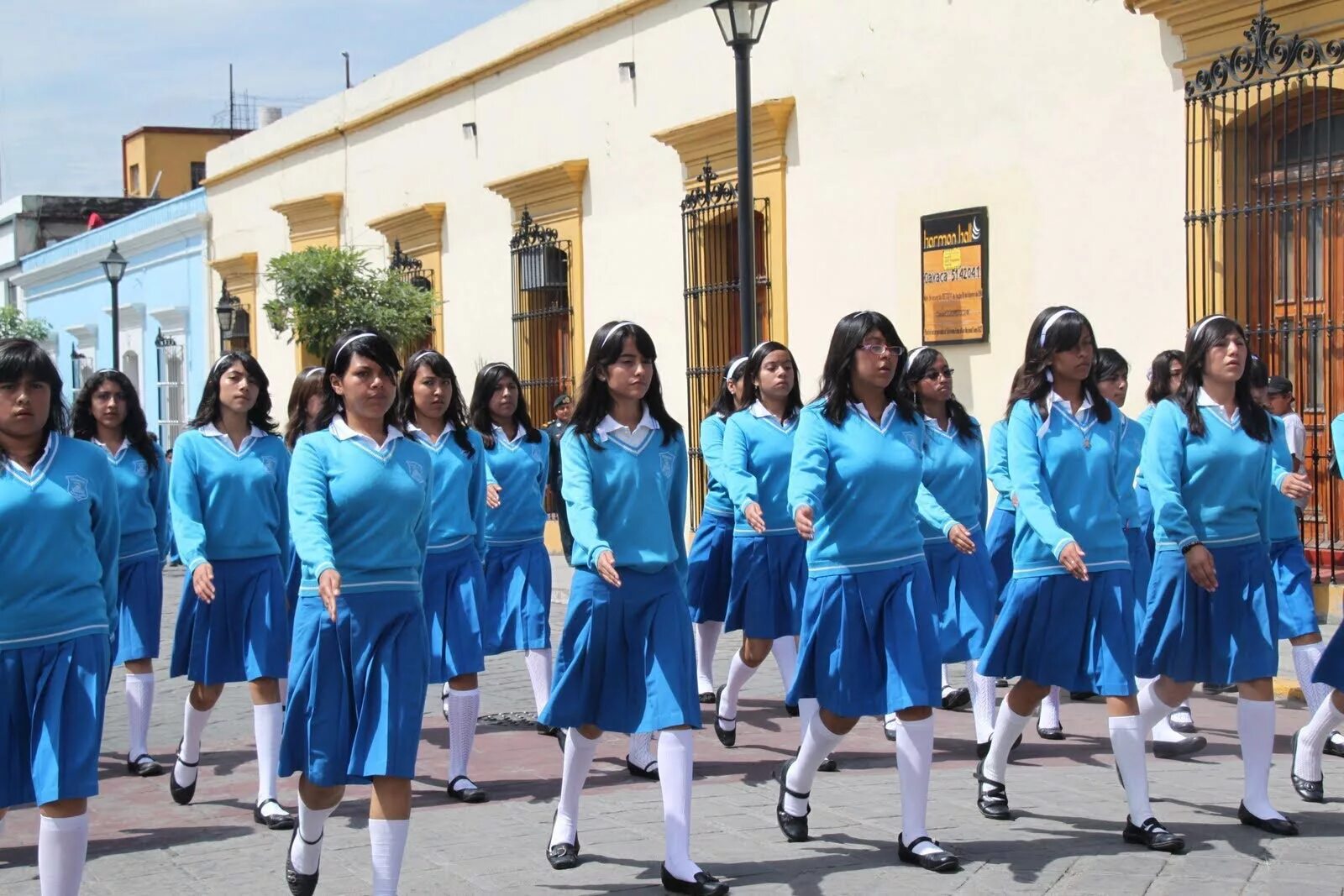 Лучшие школы страны. Школьная форма в разных странах. Узбекская Школьная форма. Мексиканская Школьная форма.