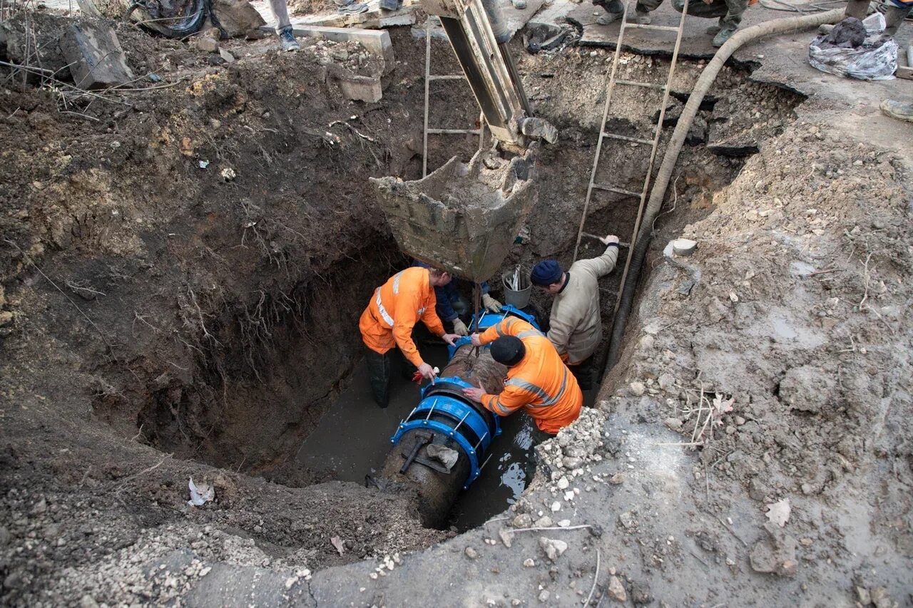 Отключение земли. Порыв водовода в Новомосковске. Аварии в системах водоснабжения. Водоснабжение в Тульской области. Авария на водоводе Новомосковск.