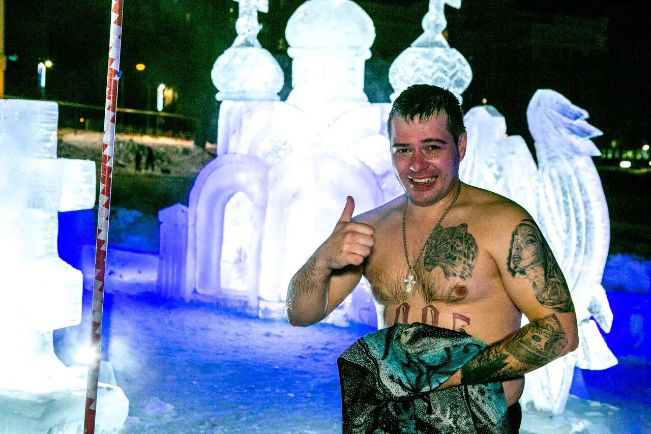 Крещение уфа. Проруби в уфе парк якутова. Крещение уфа. Крещение господне в сипайлово. Купели в уфе.