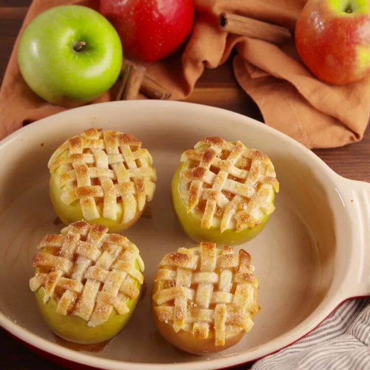 Праздничная выпечка. Оригинальный рецепт яблок. Вкусная выпечка. Яблоки для запекания вид. Красивые блюда из яблок.