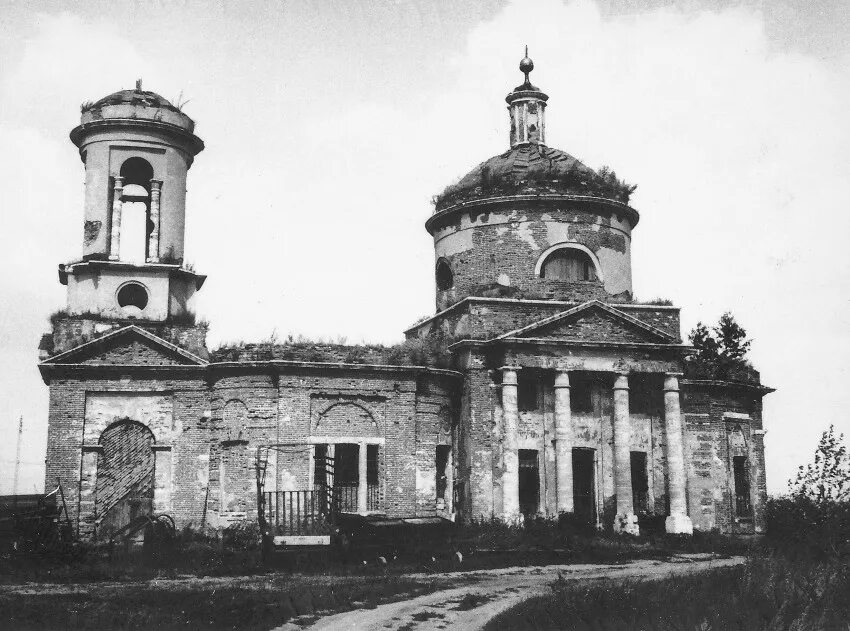 Село петровское. Петровское. Церковь Илии пророка. Храм Ильи пророка Петровское Воскресенск. Церковь Ильи пророка Воскресенск. Петровское Воскресенский район храм.