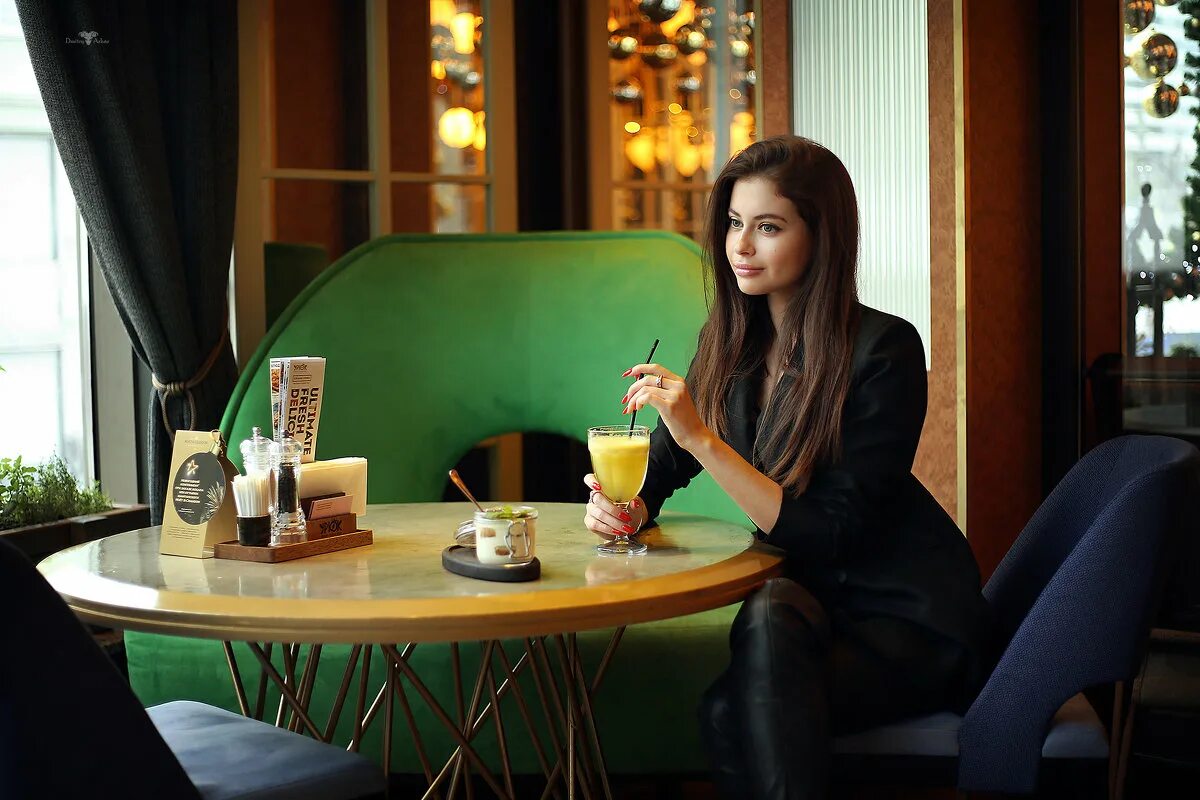 Dmitry arhar модель алина. Girl in restaurant. красивая девушка в кафе. девушка за столиком в ресторане. девушка в кафе.