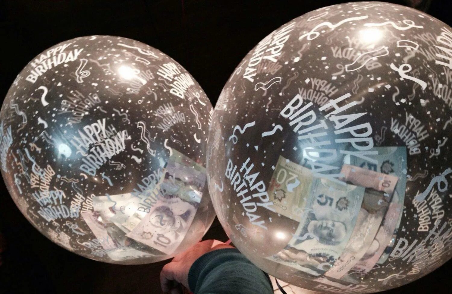 Прозрачный шар с деньгами. Шар с деньгами внутри. Прозрачный шар с деньгами внутри. Воздушный шар с деньгами.