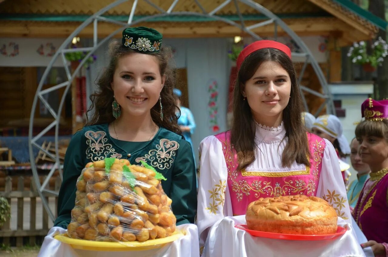 Татарский б г. Сабантуй. Татарский национальный праздник Сюмбеля. В Новошешминский районный Сабантуй. Национальная одежда Новошешминск.