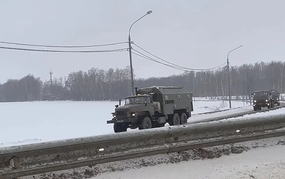 Брянские военные новости сегодня. Колонны военной техники в Брянской области. Брянск колонна военной техники. Колонна военных машин. Военные машины в Брянске.