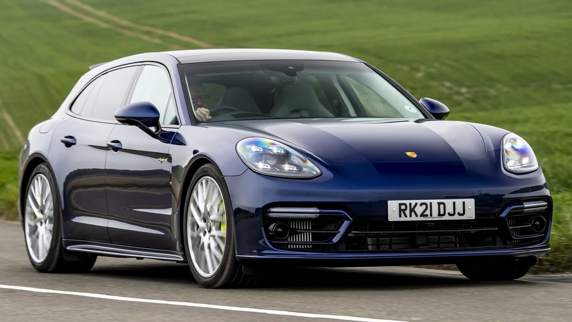 Порше панамера турбо s e hybrid. Porsche panamera 4s 2021. Porsche panamera turbo s e-hybrid sport turismo. 3. Панамера 4s.
