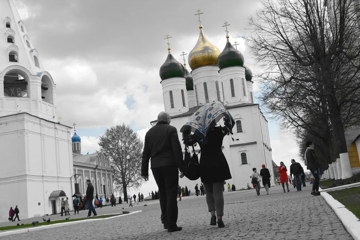 По дороге к храму. Дорога к храму. Люди идут в Церковь. Православие дорога к храму. Храм дорога жизни