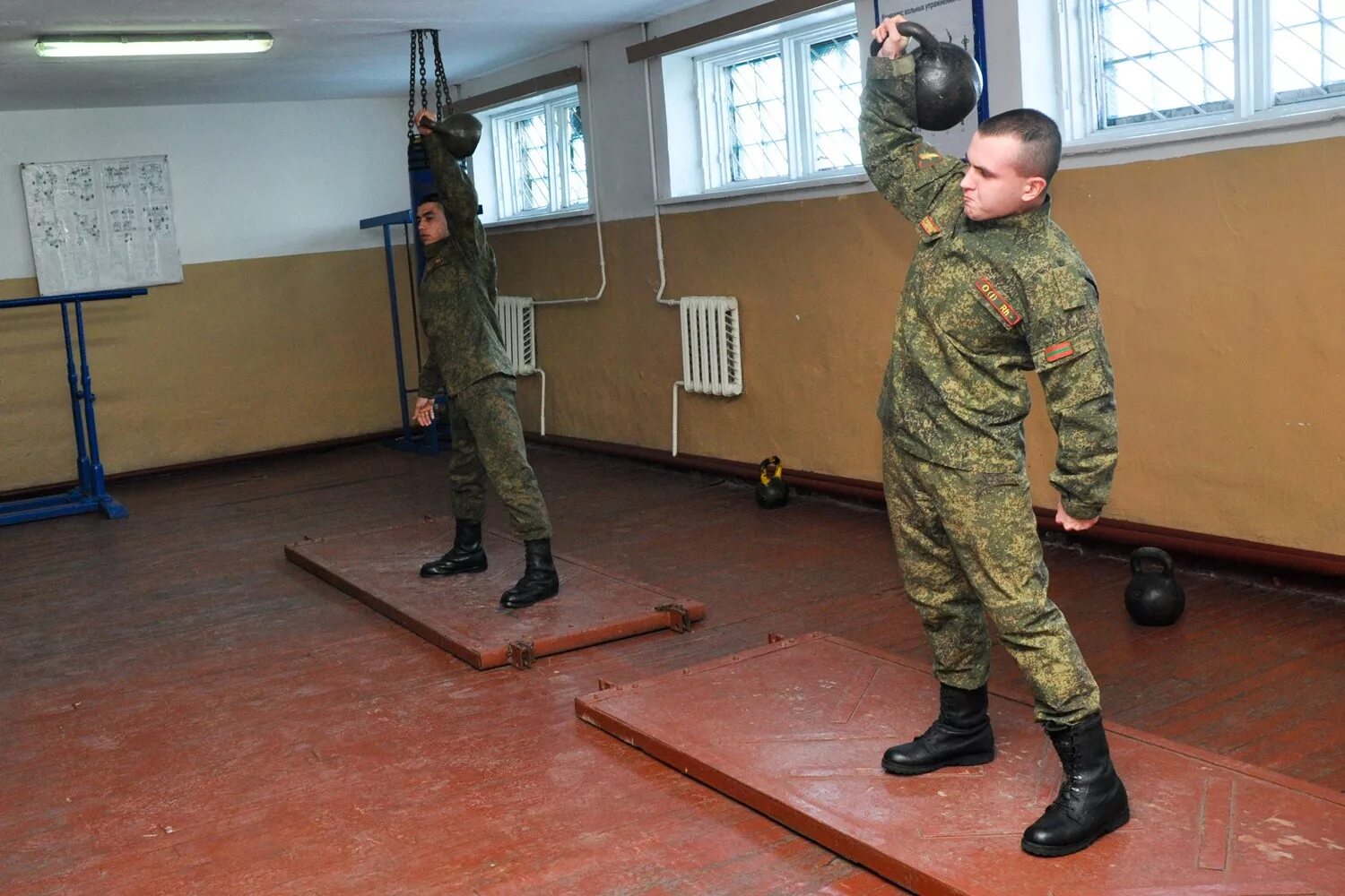 Физическая подготовка военнослужащих. Физическая подготовка в армии. Военные спортсмены. Тренировка военных. Комплекс армейский