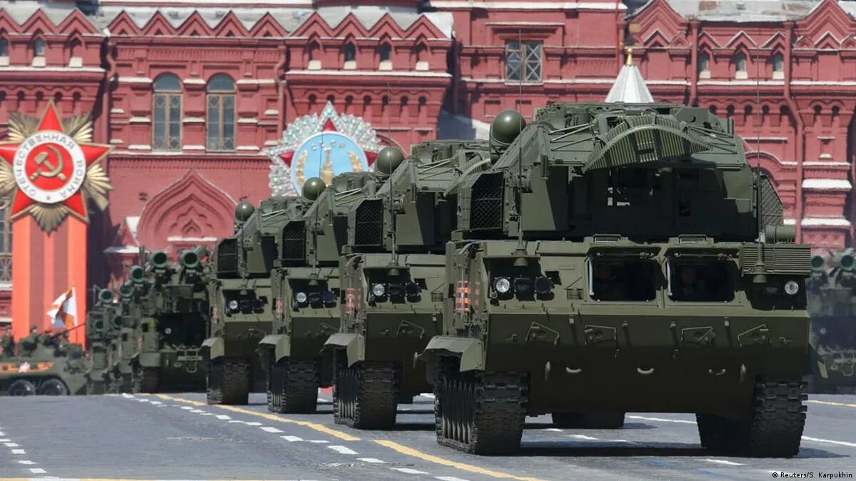 Техника 9 1 18. Танк т 34 экранированный. Техника 9 1 18. Парад военной техники на красной площади. Парад военной техники.