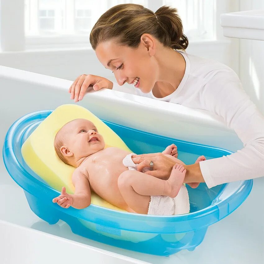 Ванночка для купания. Купание младенца. Гамак в ванночку для новорожденных. Ванна для купания новорожденных с горкой. Купание малыша с мамой в ванне