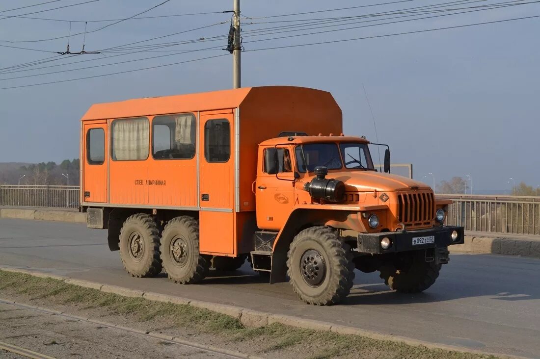 автомобиль урал урал 3255. грузовая вахта. урал 6х6 вахтовка. вахтовка ивеко 6х6. грузовая вахта.