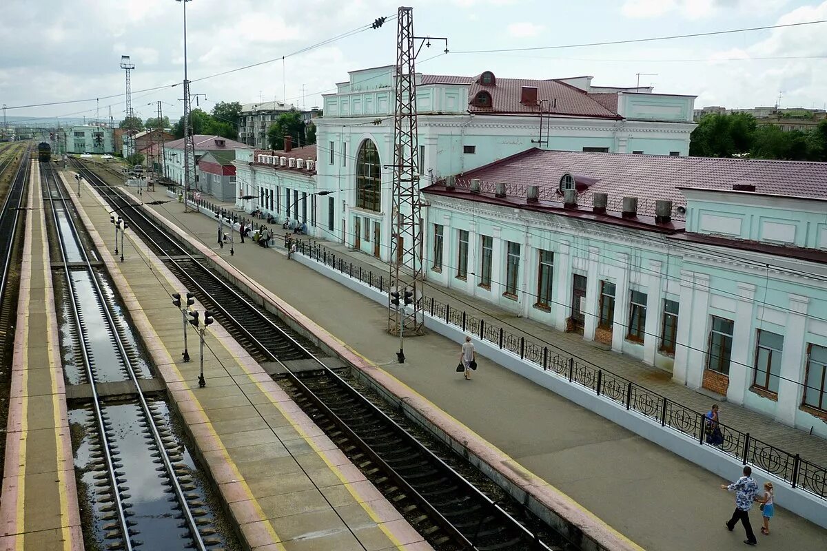 Жд вокзал тура. ЖД станция Уссурийск. Станция Уссурийск ДВЖД. Уссурийск вокзал. РЖД вокзал Уссурийск.