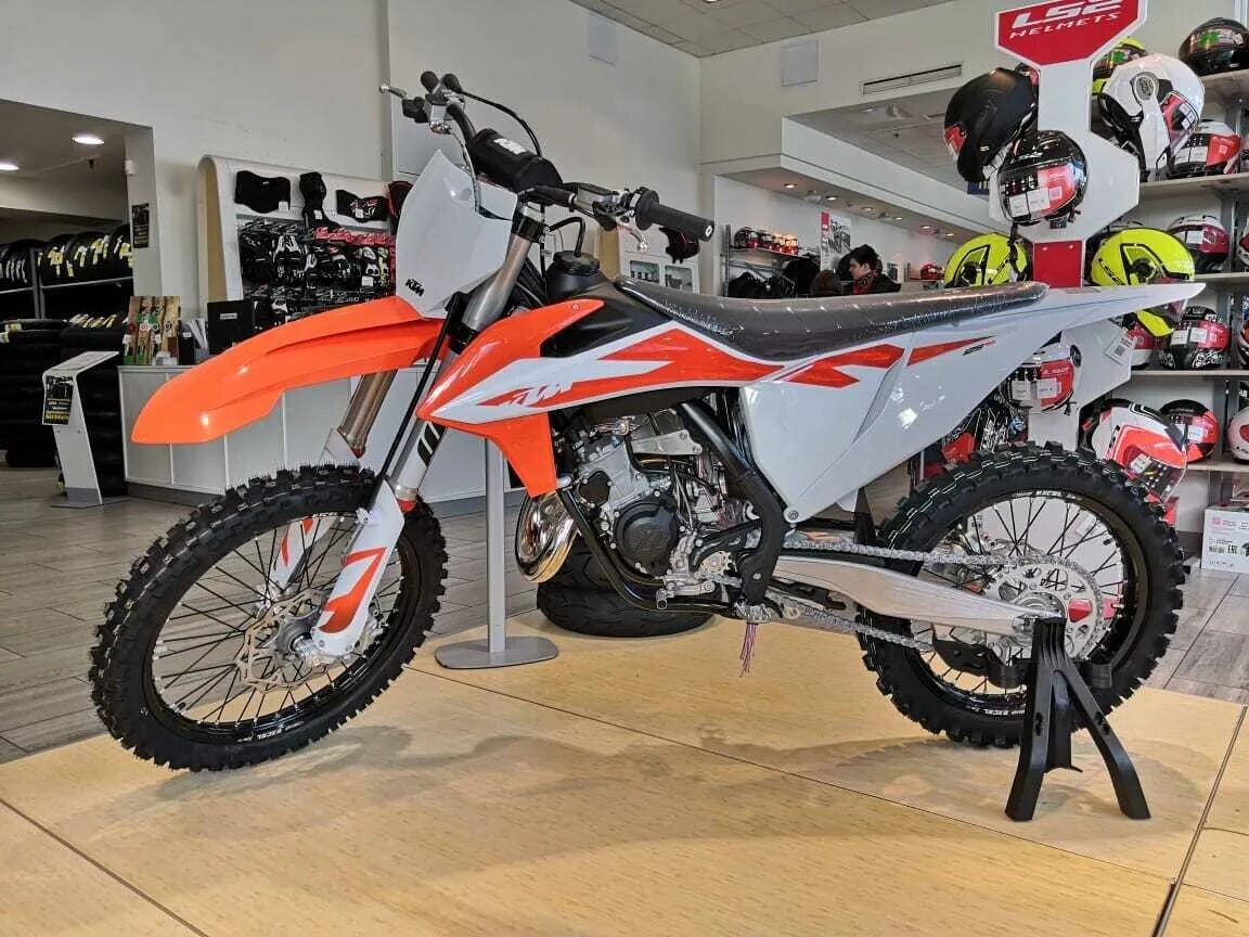 Питбайк КТМ 125. KTM SX 125 2020. Питбайк KTM 125 SX. Кроссовый мотоцикл KTM 125 SX 2020. Купить кросс 125