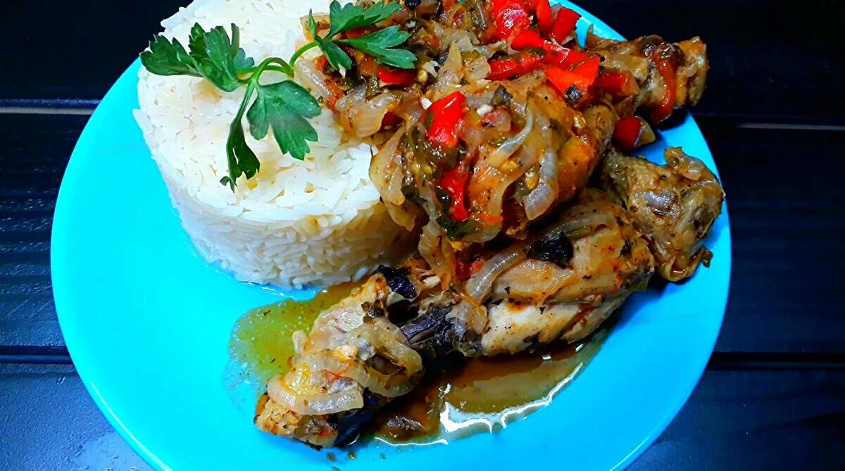 Чахохбили с картошкой в казане. Чахохбили из курицы по-грузински в казане. чахохбили из курицы классический рецепт в казане. чахохбили из курицы в казане на костре рецепт.