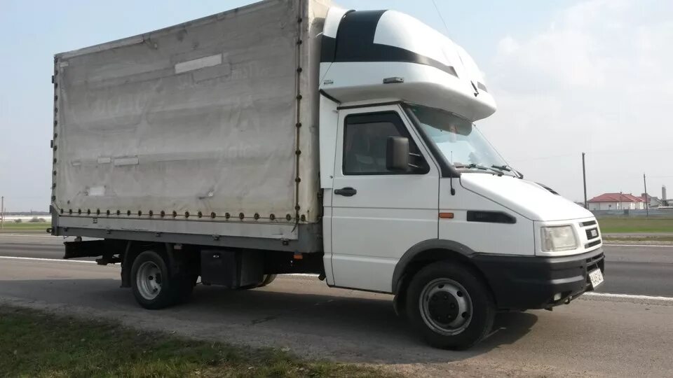 Дейли купить б у. Iveco Daily (2g). Ивеко Дейли 30. Iveco Daily 35c11. Iveco Daily 3510.