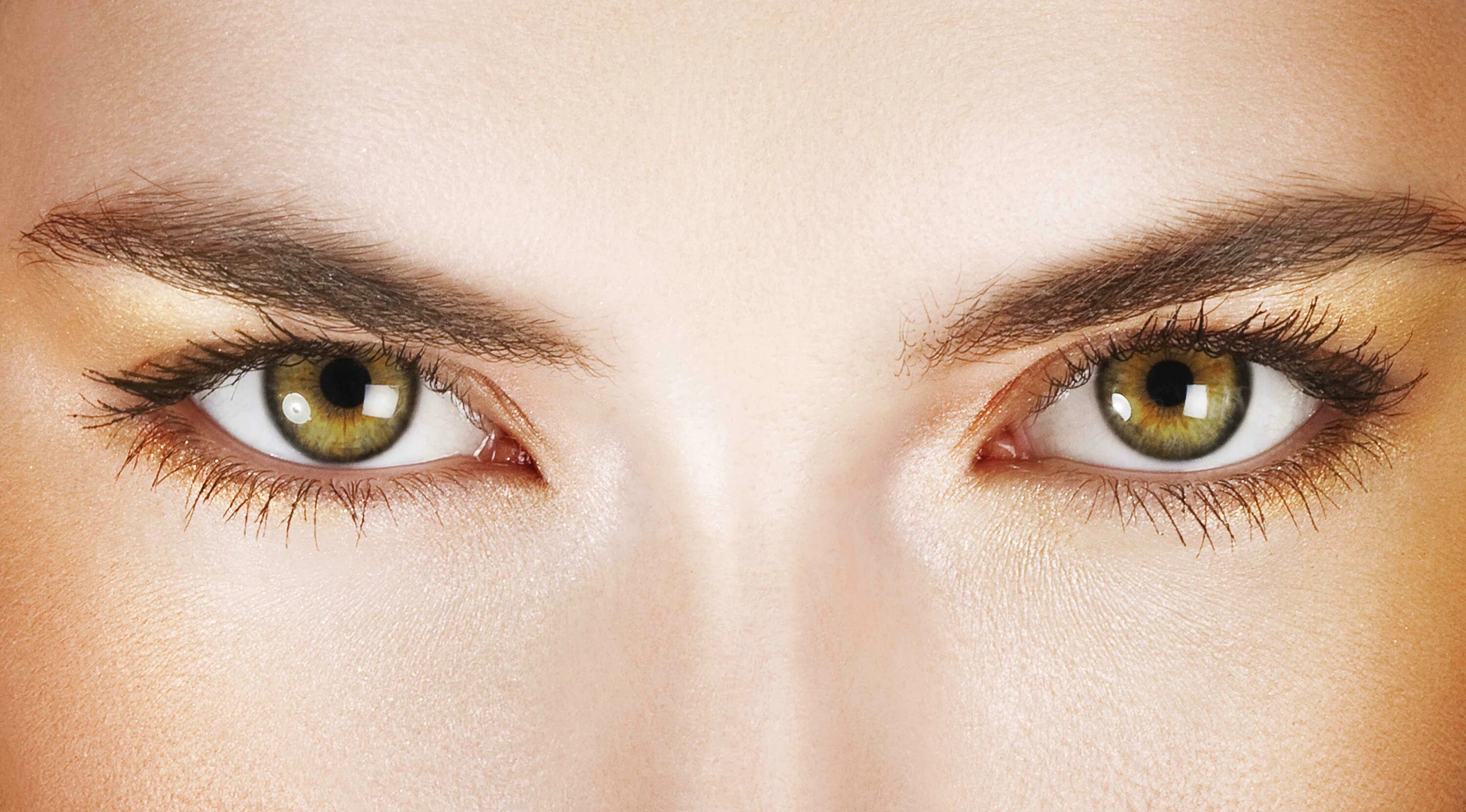 Бледно желтые глаза. Женские глаза. Коричнево зеленые глаза. Красивые карие глаза. Два глаза.