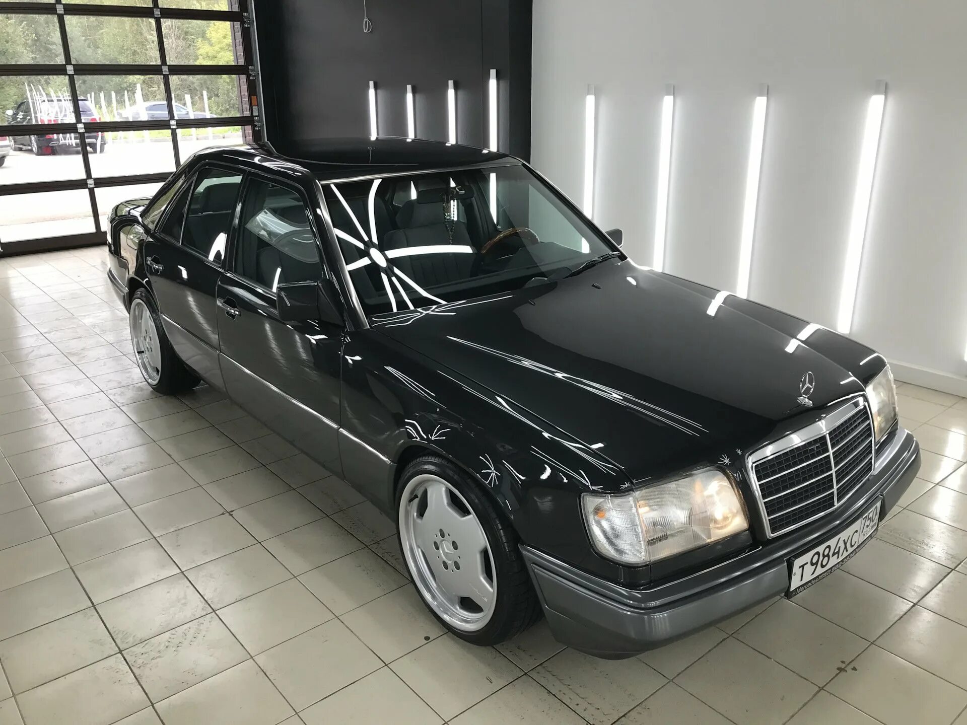 Mercedes 124 1995. Мерседес 124 1995 года. Мерседес 1995. Mercedes w124 черный. Куплю мерседес 1995