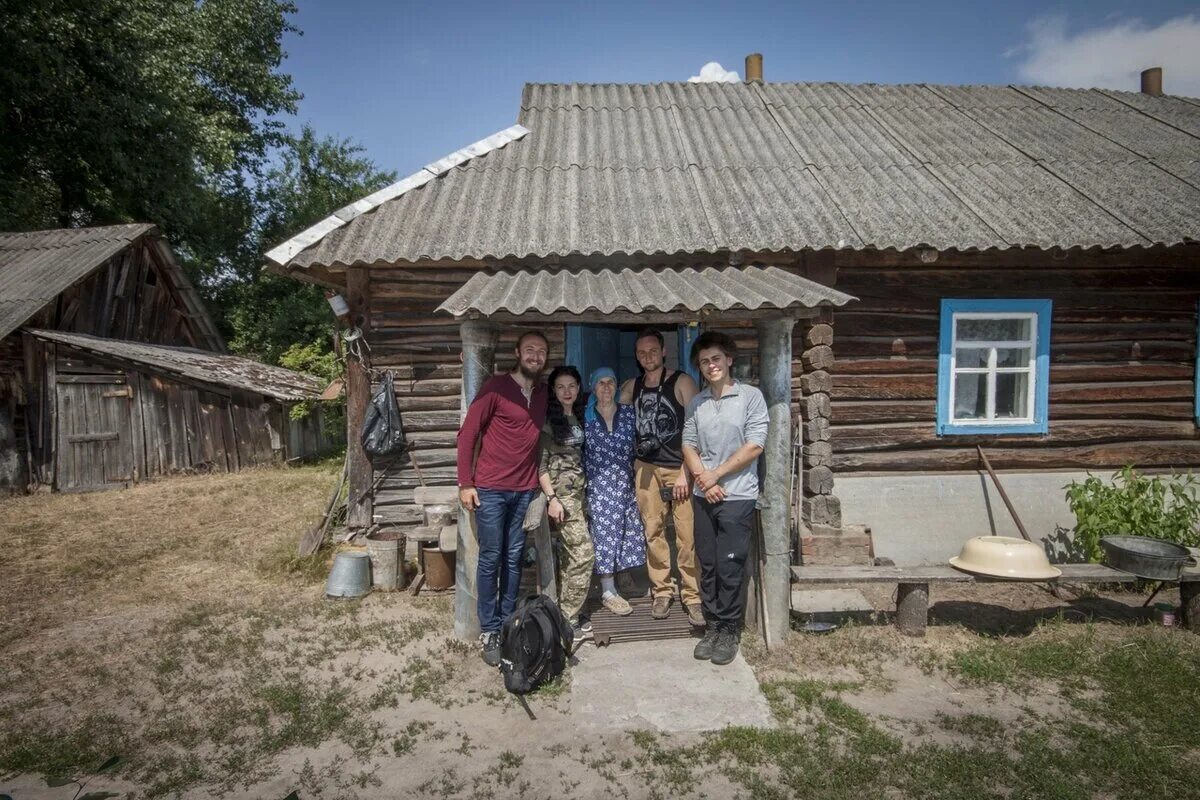 Сколько там проживает людей. Люди живущие в зоне отчуждения Чернобыля. В Чернобыле живут люди сейчас. Живут ли люди в Чернобыле сейчас.