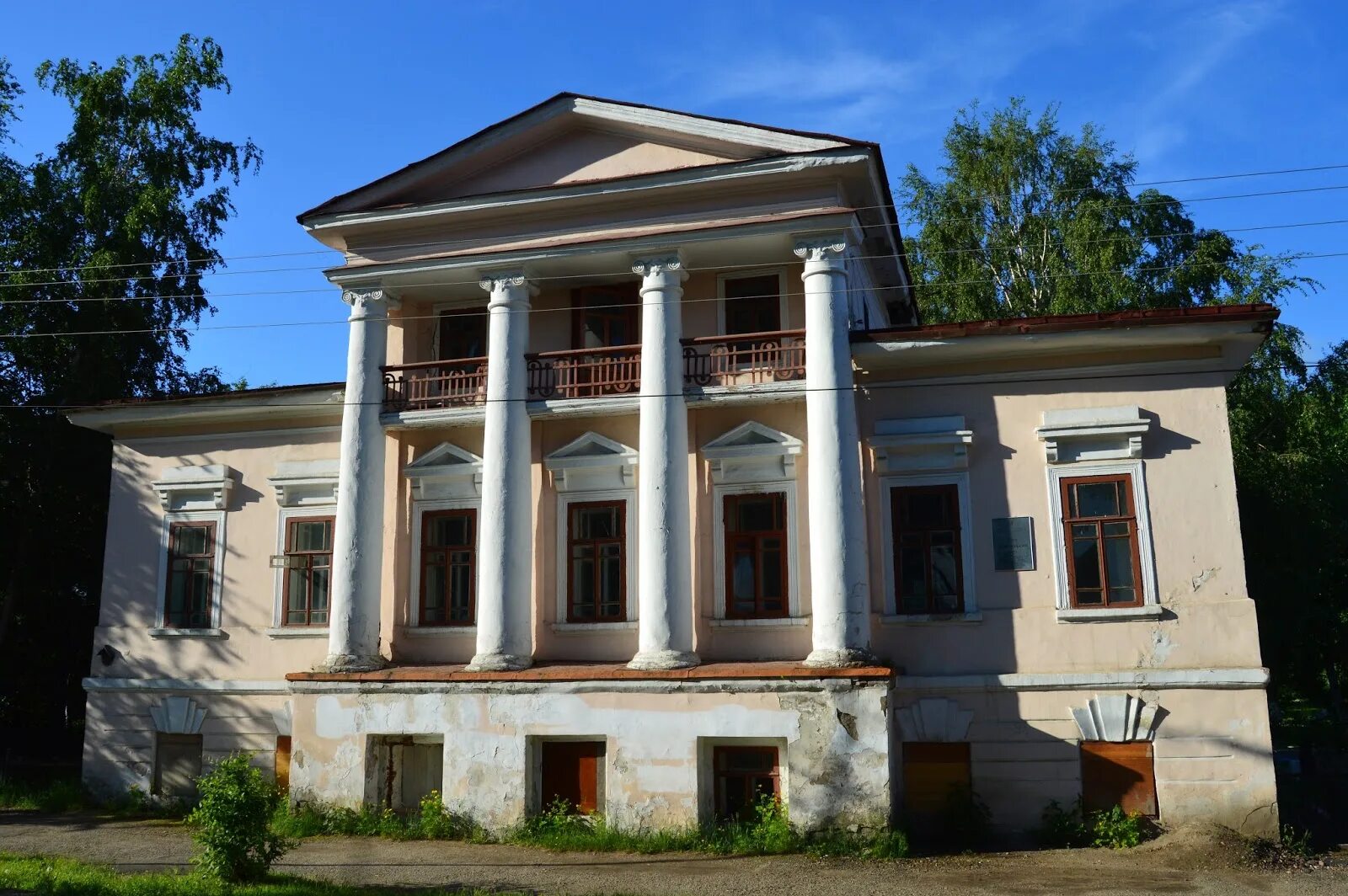 Культурное наследие белгородской. Дом Дементьева Енисейск. Енисейск Ленина 109 дом Дементьева. Г Енисейск усадьба Дементьева. Енисейск объекты культурного наследия.