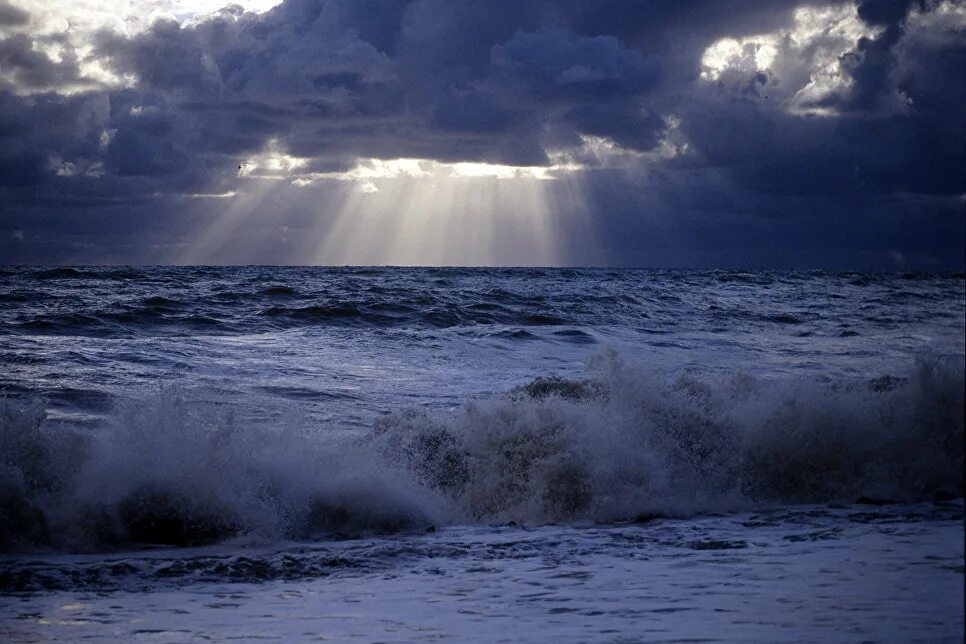 Устрой шторм. Море в непогоду. Черное море. Океан в непогоду. Море шторм.