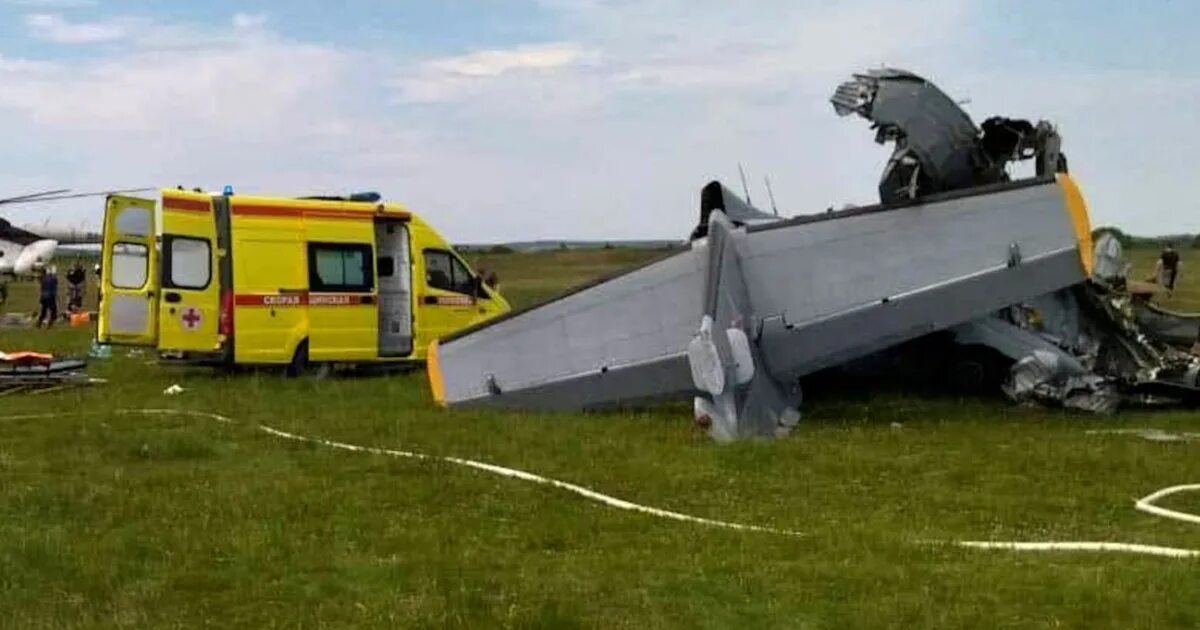 Взлет крушение. Катастрофа l-410 в Кемерово. Л 410 разбился в Кемерово. Let l-410 Костромой катастрофа.