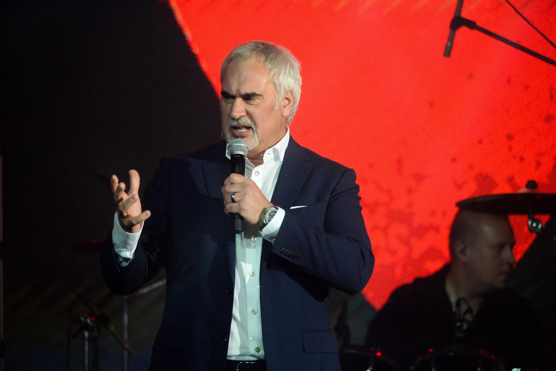 артисты россии. концерт меладзе. меладзе. концерт меладзе фото. концерт армянского певца в спб.