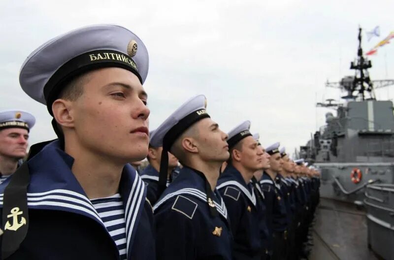 Моряк военно морского флота. Форма ВМФ Балтийского флота. Калининград флот Балтийский корабль служба. Моряки Балтийского флота.