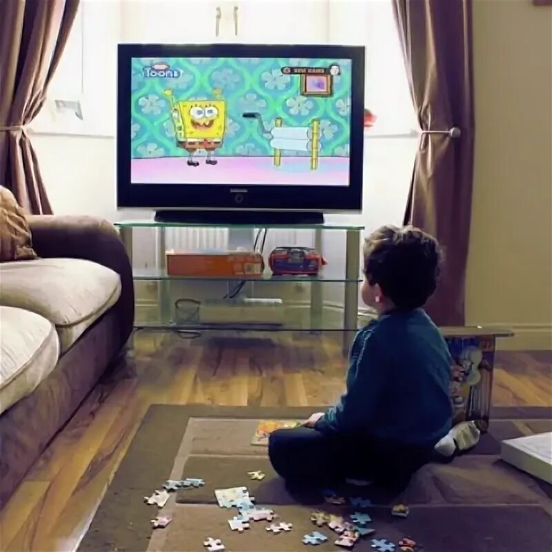 Где сделаны телевизоры. В каком году изобрели телевизор. Tv platform. Сломанный телевизор. Hyundai телевизор 1994.