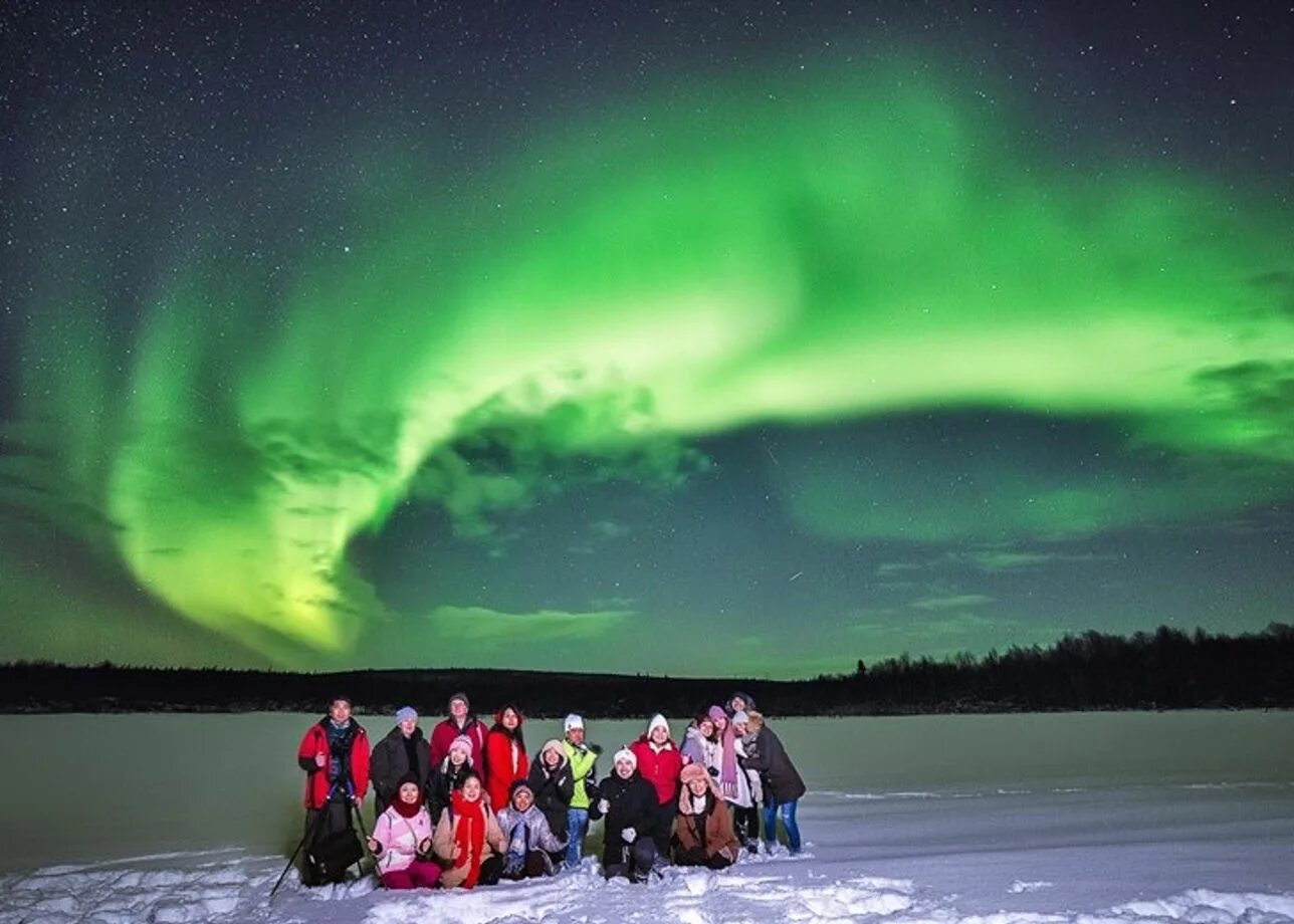 Тур северное сияние в мурманске. Мурманск териберка северное сияние. North tours. Северное сияние в мурманске. North tours.