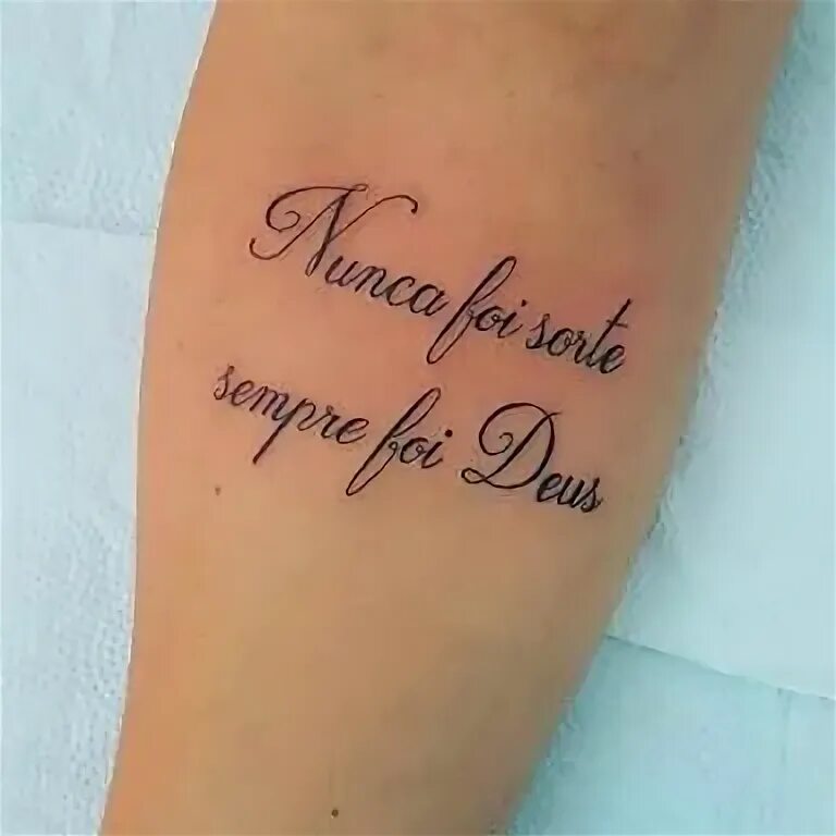 Nemo potest. Mortem effugere nemo potest смерть. Omnia transeunt et id qouque etiam transeat татуировка эскиз. Татуировка i am. Mortem effugere nemo potest.