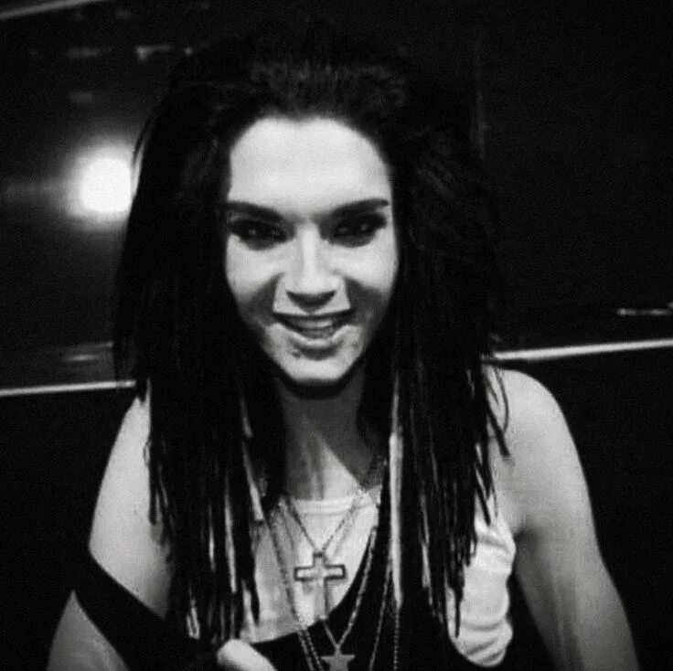 Билл каулитц 2024 фото. Bill kaulitz 2008 hi. Билл каулитц 2006. Конфликт тимати и билана. Билл каулитц прически.