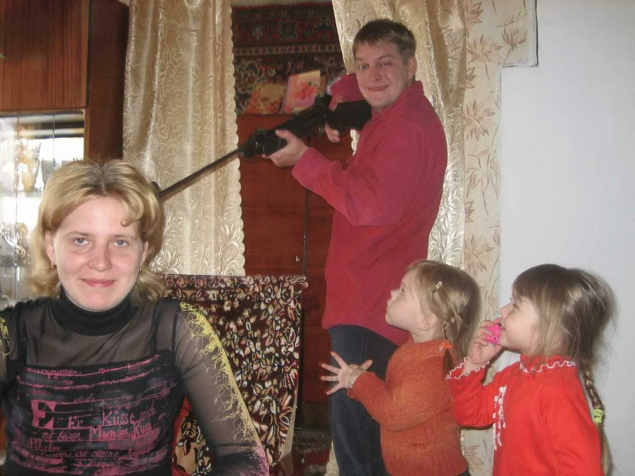 Семья дебилов. Семья придурков. Семья дебилов. Семейное положение все сложно. Семья прикол.