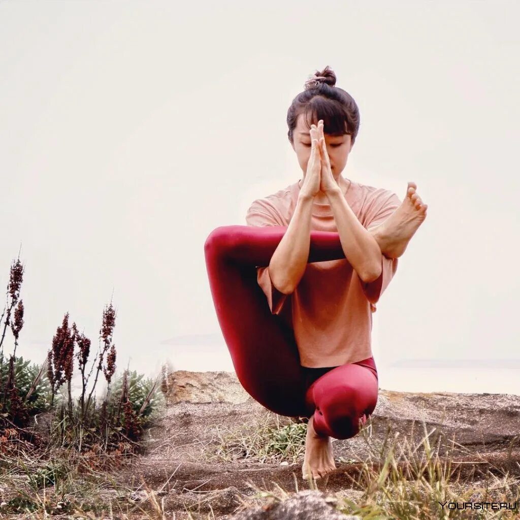 Бетти Кальман инструктор йоги. Джин Доусон йога. Поза жука йога. Йога смеха.